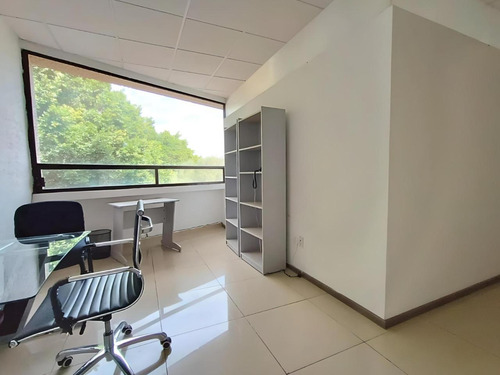Oficina Amueblada En Renta Con Todos Los Servicios Incluidos En Carretas, Querétaro.