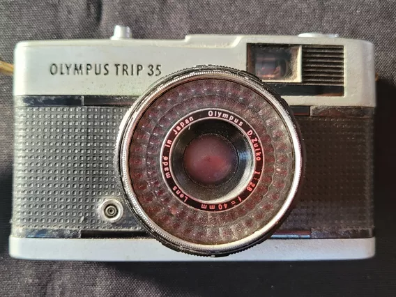 Máquina Fotográfica Olympus Trip 35 40mm Lente D. Zuiko