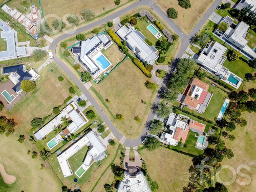 Venta Lote De Terreno En Kentucky Club De Campo, Funes
