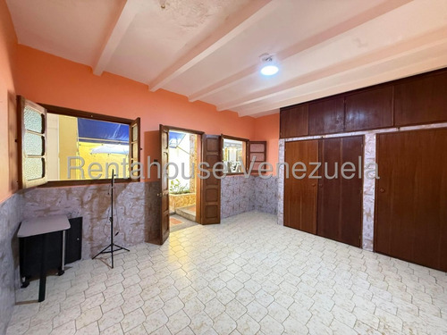 Ft Casa Comercial A Pie De Calle En Alquiler Ubicada En La Avenida Principal De Los Chorros - Mls#25-16414