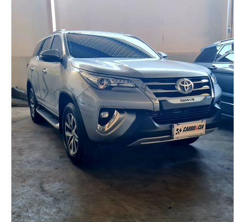 Toyota Hilux SW4 2.8 SRX 4X4 7 LUGARES 16V TURBO INTERCOOLER DIESEL 4P AUTOMÁTICO