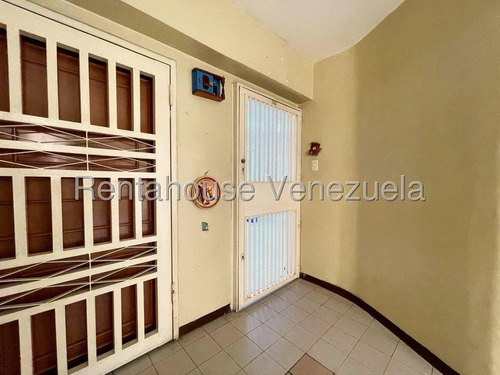 Rent-a-house Vendo Hermoso Apartamento, San Agustín, Maracay, Estado Aragua, 25-9386 Gf.