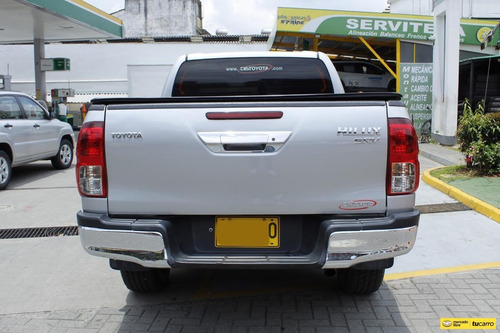 Imagen 6 de 25 de Toyota Hilux 2.8 Srv