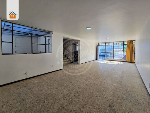 Casa En Venta Con Uso De Suelo Mixto En Ladron De Guevara Guadalajara Jalisco.