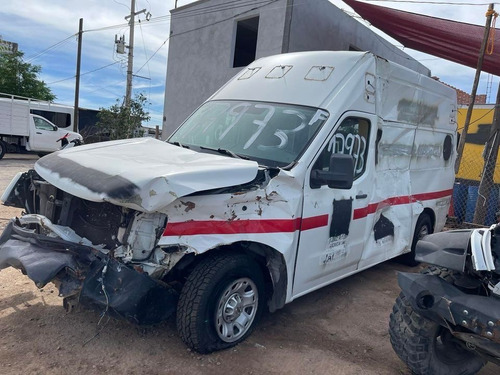 Nissan Nv2500 6 Cil 4.0 Automatica Ambulancia 2015 Por Parte