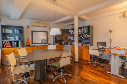 Propiedad Con Excelente Construcción En Ubicación Estratégica