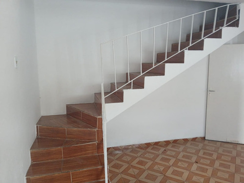 Duas Casas À Venda Ótima Localização Na Penha!