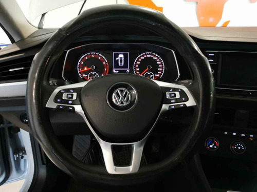 Imagen 4 de 15 de Volkswagen Jetta 2019 4p Trendline L4/1.4/t Man