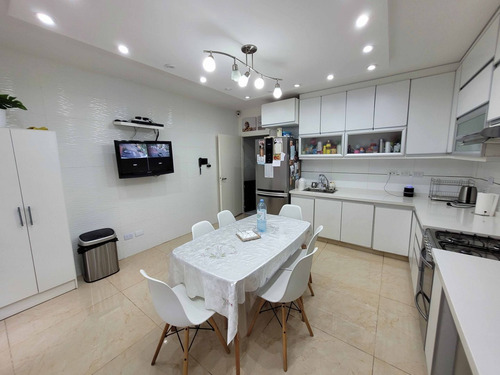 Imagen 8 de 19 de Triplex C/ Coch Y Pileta Climatizada, Impecable! En Venta!