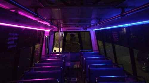 Microbús Prisma En Execelentes Condiciones Para 27 Pasajeros