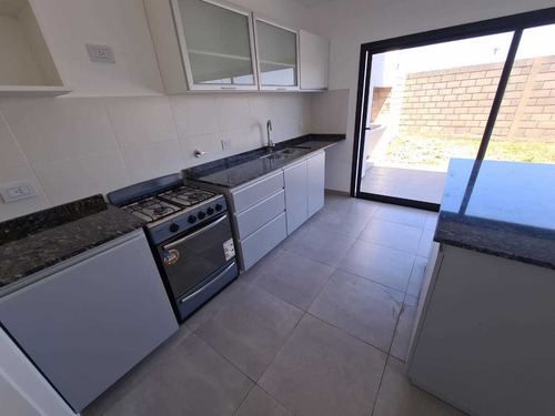 Duplex A Estrenar En Lomas De Manantiales