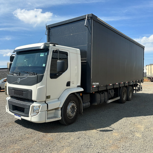 Caminhão Volvo Vm 330 6x2 Baú Sider Caminhões