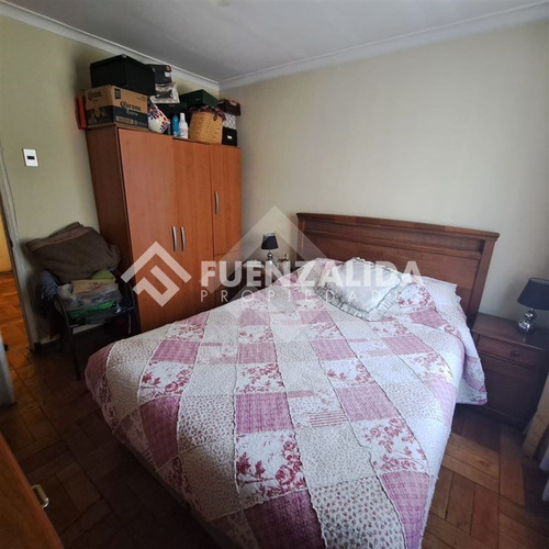 Casa En Venta De 5 Dorm. En La Cisterna