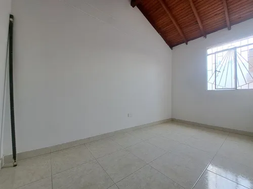 Casa En Arriendo En Prados Del Norte. Cod A24414