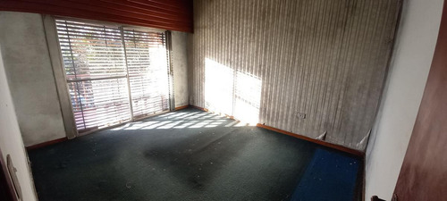 Imagen 13 de 14 de Laprida 140 - Casa 4 Ambientes Y Dependencias A Reciclar - Quilmes Oeste