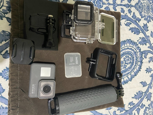 Go Pro Hero 5 + Caixa Estanque + Case + Bastão Flutuante