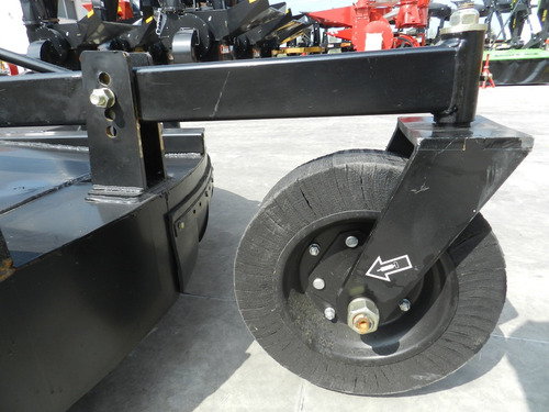 Imagen 8 de 12 de Desvaradora Chapoleadora Cortadora De 1.80 Bison P Tractor