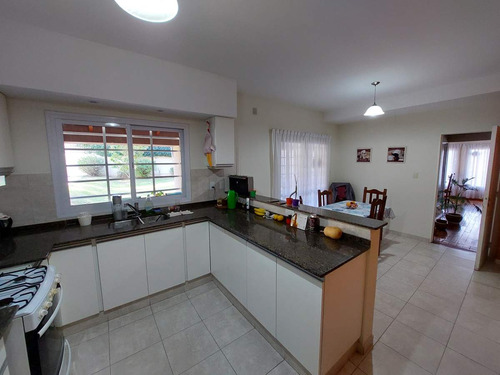 Imagen 6 de 23 de Casa En Venta De 4 Dormitorio Jardines Del Jockey
