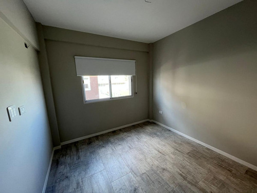 Departamento De Tres Ambientes En Venta En Sarandi