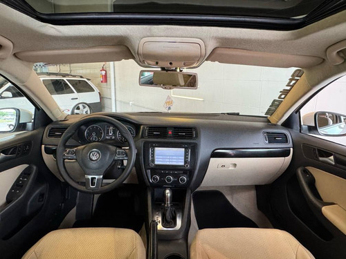 Volkswagen Jetta 2.0 Comfortline Flex 4p Automática