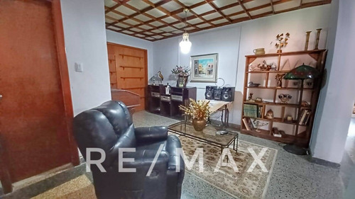 Imagen 8 de 16 de Casa En Urb. Guataparo Valencia 0412-4860923.