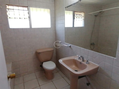 Casa En Arriendo De 3 Dorm. Mas Servicios En Las Condes