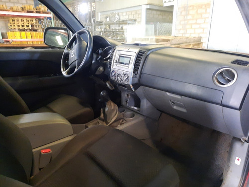 Imagen 6 de 6 de Camioneta Mazda Bt-50 4x4 2013