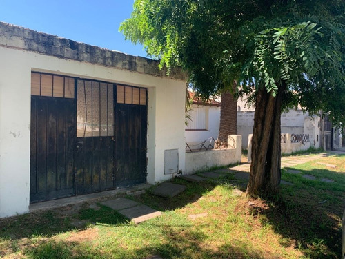 Cómoda Casa En Junín, Frente Boulevard Av. Libertad,