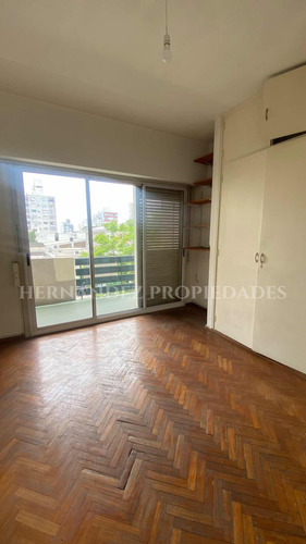 Venta Con Renta 2 Dormitorios Más Servicio. Garage Opcional.