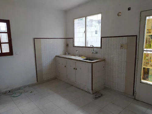 Casa Tipo Apto, 2 Dorm, 1 Baño, Sin Gastos Comunes. Lugar Para Auto Chico