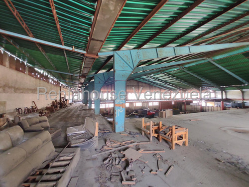 Galpón En Venta En Santa Rita Aragua 25-13782 Irrr