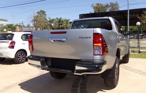 Imagen 5 de 10 de Toyota Hilux D/cabina 2.4 Tdi M/t Sr 4x2 0km My2023