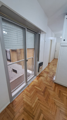 D U E Ñ O 1 Amb Lateral, 3er Piso, Divisible, Con Aire Acond, Balcon Frances, Ventilador De Techo M&m, Cerca Avda. Dorrego Y Subte Corrientes. Gran Polo Gastronómico Chaca Hollywood