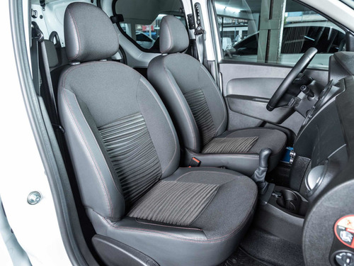 Imagen 9 de 10 de Renault Kangoo 2022 1.5 Furgon Ph3 Confort 5as Lc 60660537
