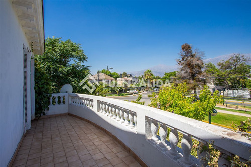 Hermosa Casa En Venta De 4 Dorm 3 Baños. En Ñuñoa.