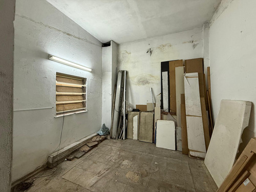 Amplio Local Comercial En Venta En Sarandi