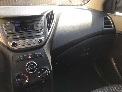 Imagem 8 de 10 de Hyundai Hb20 1.0 Confort Plus
