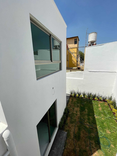 Imagen 5 de 14 de Casa A Estrenar De Lujo/ 4 Recamaras/jardín/4 Autos.