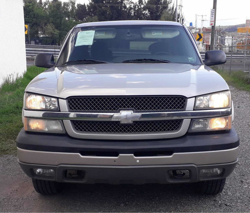 Imagen 4 de 14 de Chevrolet Silverado 4x4 Cabina Y Media