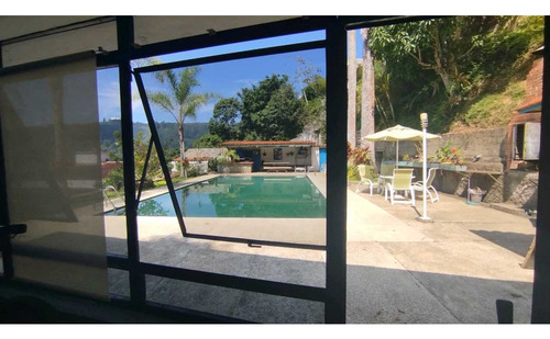Casa En Venta Urb El Placer 5h/6b/3p Piscina