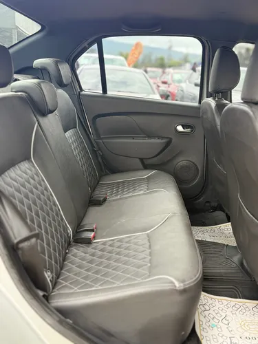 Renault Logan 1.6 Privilege / Intens