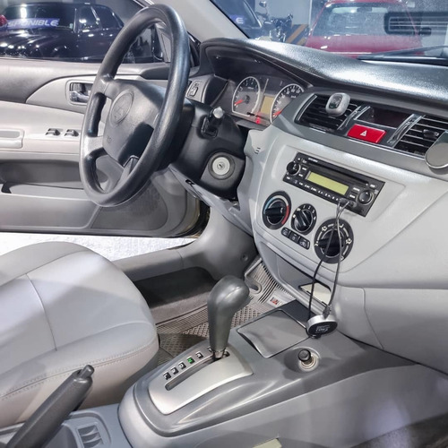 Imagen 8 de 13 de Mitsubishi Lancer Glx Aut Año 2011