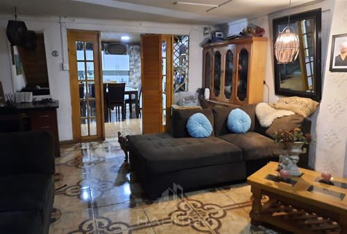 Amplia Casa Esquina En Venta De 3 Dorm. 2 Baños En Curicó