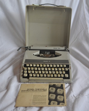 Máquina De Escrever Royal 200