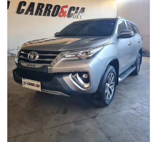 Toyota Hilux SW4 2.8 SRX 4X4 7 LUGARES 16V TURBO INTERCOOLER DIESEL 4P AUTOMÁTICO