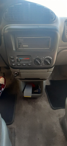Chrysler Voyager 1996 3.3l Base Mt