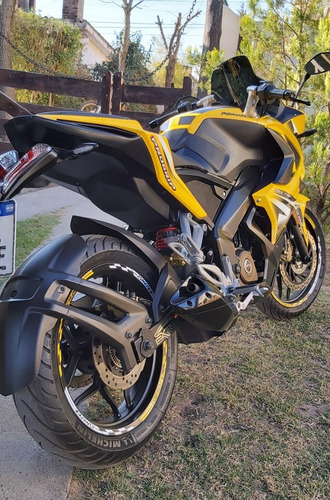 Rouser Rs 200