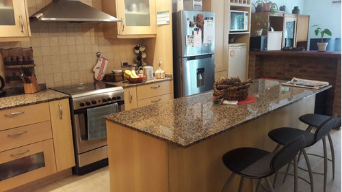 Casa Chalet 7 Ambientes En Parque Leloir Dueño Vende. Con Gran Parque Arbolado , Pileta Y Parrilla