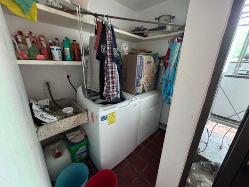 Casa Sola De Dos Niveles En Venta, En Privada Con Vigilancia En Lomas Tetela, Cuernavaca Morelos