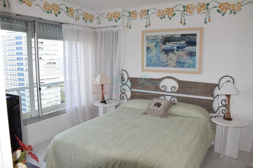 Apartamento En Brava, 2 Dormitorios *- Ref: 1116
